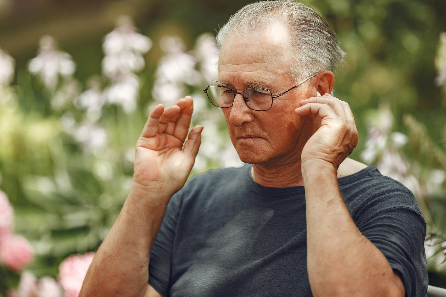 Os perigos da perda auditiva: como os aparelhos auditivos podem melhorar sua qualidade de vida
