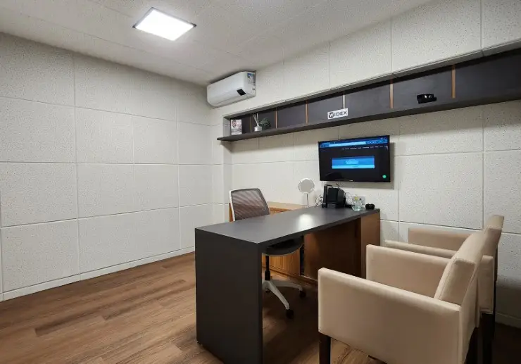 Sala de atendimento e recepção Caic Widex em Campinas/SP